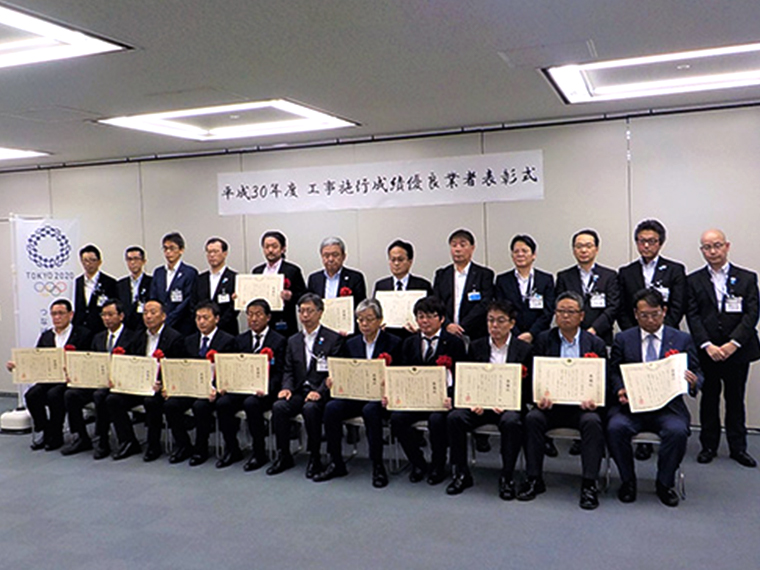 表彰式の様子(集合写真)