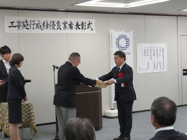 表彰式の様子(三隅社長)