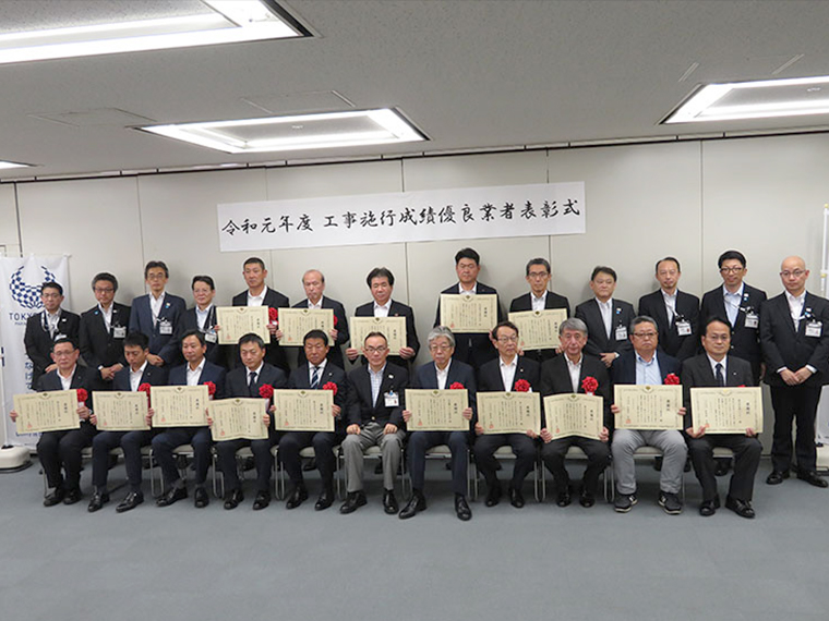 表彰式の様子(集合写真)